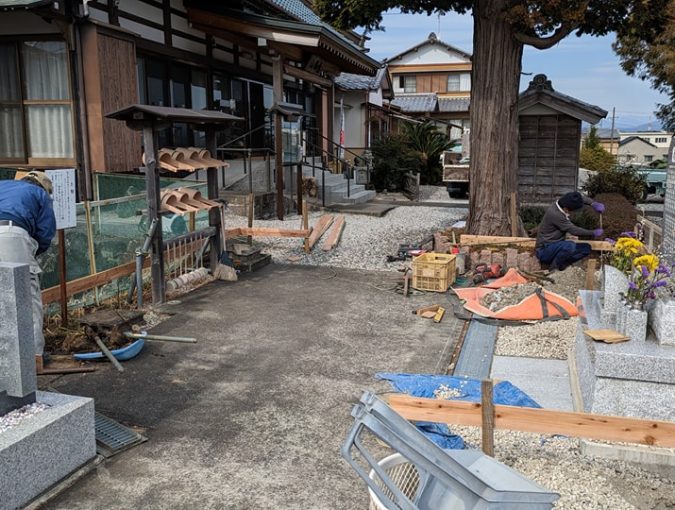 風鈴飾りの枠の設置工事